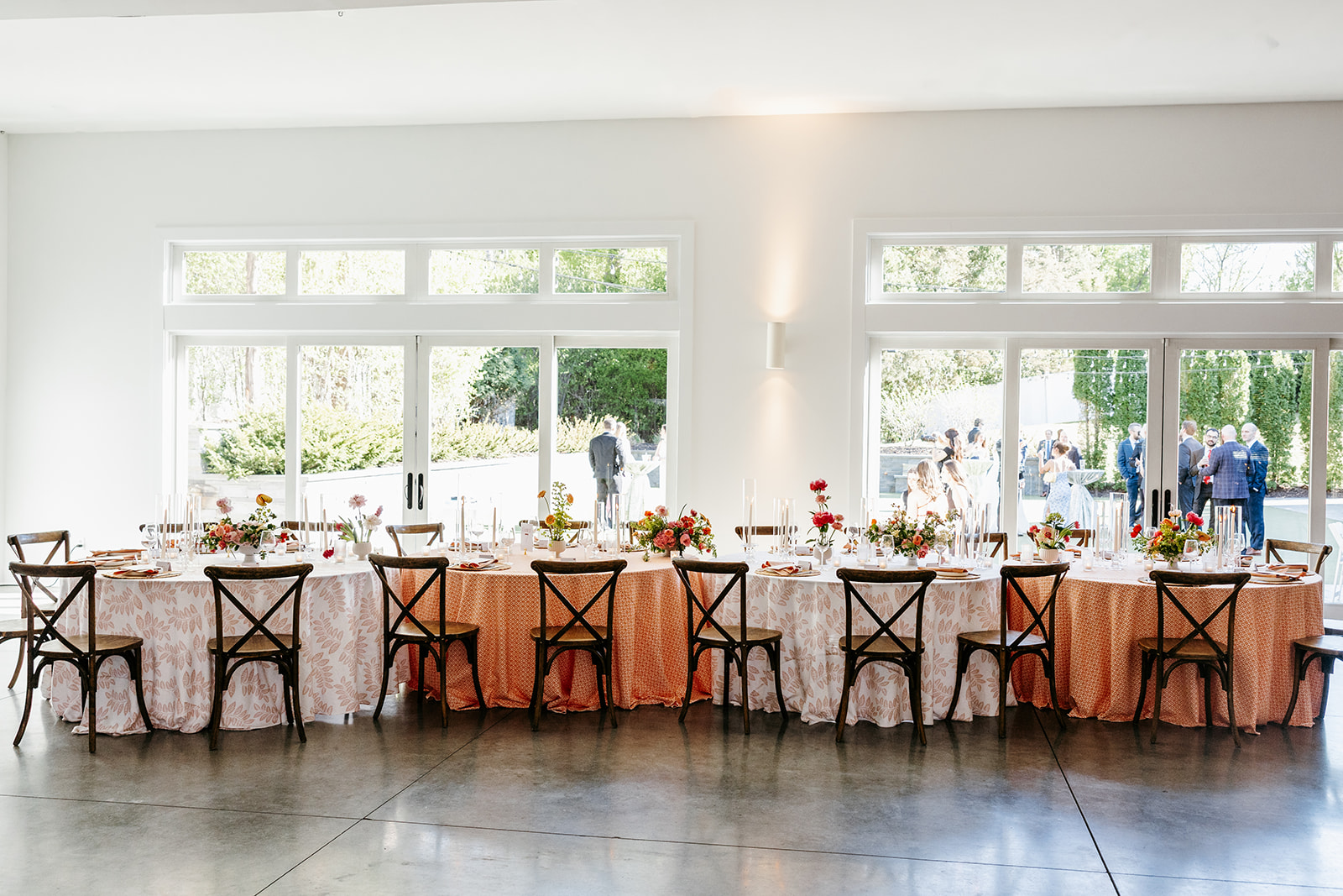 Serpentine table at The Hutton House luxury wedding reception